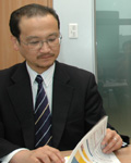 足立氏