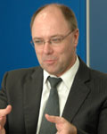 Adams氏