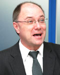 Adams氏