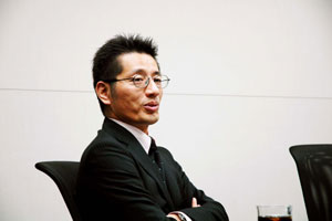 管理本部人事部長　関島 勝巳氏