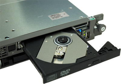 ドライブのトレイを引き出したところ