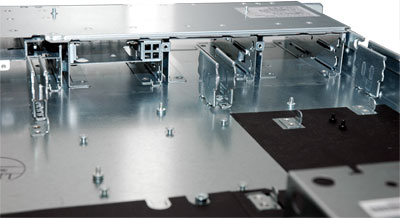 DL365を構成するアルミ製のシャーシ。荷重がかかる部分はリベットで留められている