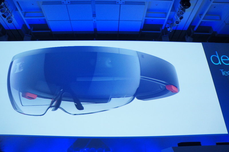 VR/ARヘッドマウントディスプレイのHoloLens