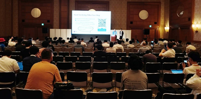 Cappos氏とZhang氏のセッションを後方から撮影