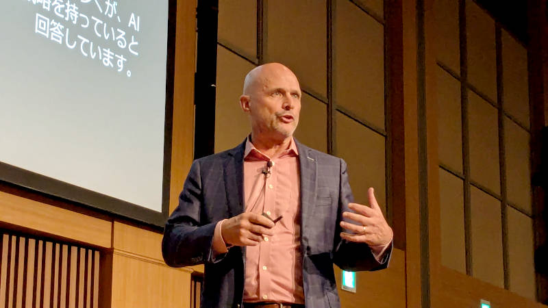 TBM Councilのセミナーで講演をするGuarini氏