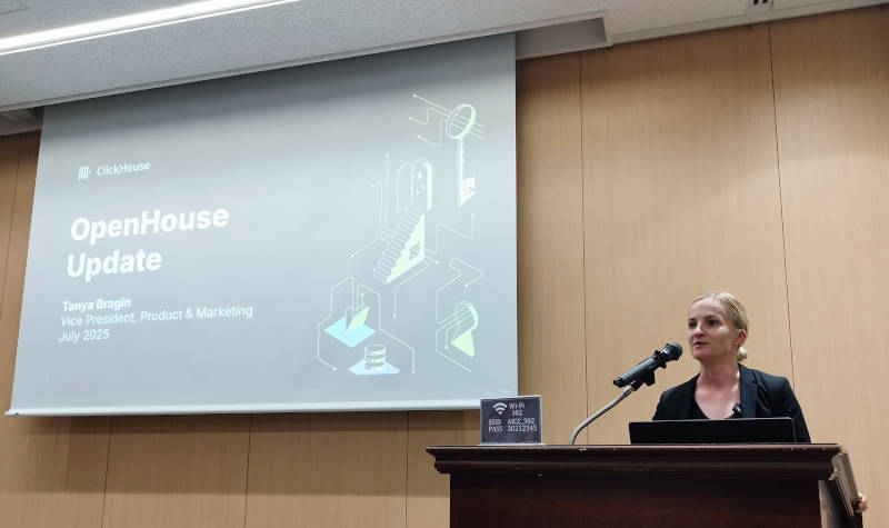 OpenHouseと呼ばれるカンファレンスを紹介するBragin氏